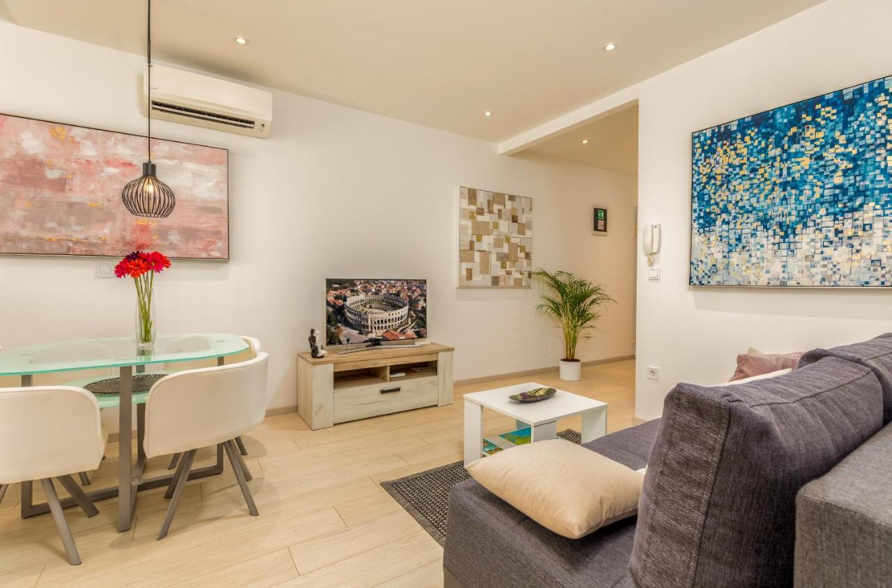 Silver Luxury Πούλα Εξωτερικό φωτογραφία